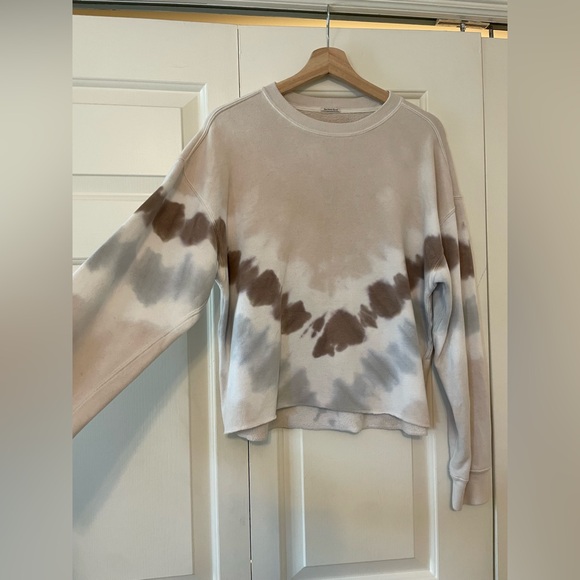 Abercrombie & Fitch cropped Tie-Dye Sweatshirt in Neutral Tones - Picture 2 of 6